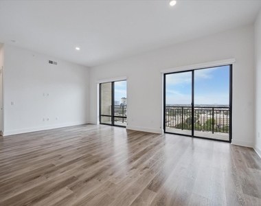 2727 Albany Street - Photo Thumbnail 2