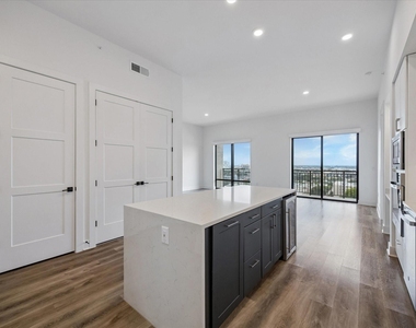 2727 Albany Street - Photo Thumbnail 7