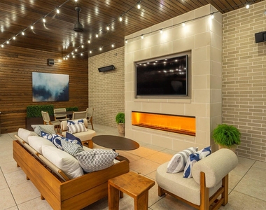 2727 Albany Street - Photo Thumbnail 39