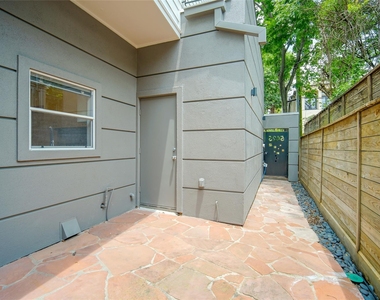 5425 Dickson Street - Photo Thumbnail 2