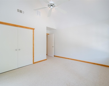 5425 Dickson Street - Photo Thumbnail 34