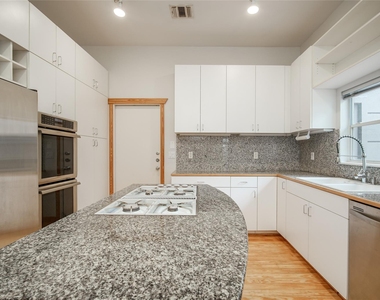 5425 Dickson Street - Photo Thumbnail 5