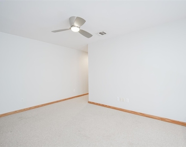 5425 Dickson Street - Photo Thumbnail 42