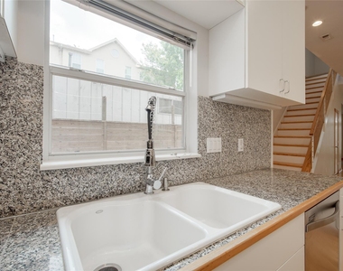5425 Dickson Street - Photo Thumbnail 10