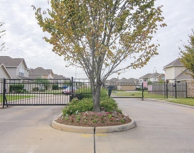 10903 Windfern Lakes Street - Photo Thumbnail 15