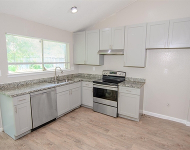 9311 Golden Wood Lane - Photo Thumbnail 3