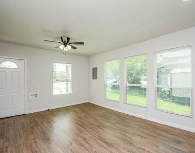 3013 Brackenridge Street - Photo Thumbnail 8