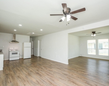 3013 Brackenridge Street - Photo Thumbnail 4