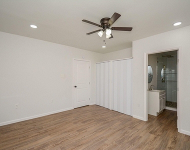 3013 Brackenridge Street - Photo Thumbnail 11