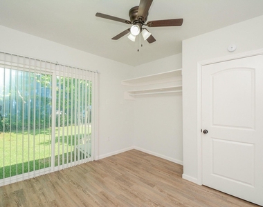 3013 Brackenridge Street - Photo Thumbnail 10