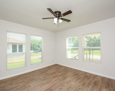 3013 Brackenridge Street - Photo Thumbnail 16