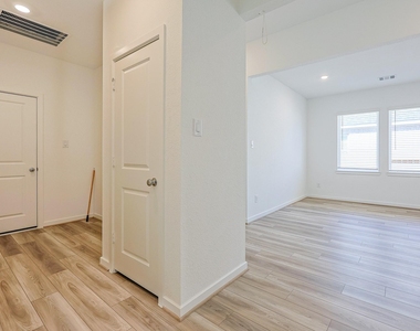 21510 Banpo Bend Drive - Photo Thumbnail 15