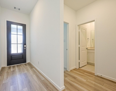 21510 Banpo Bend Drive - Photo Thumbnail 4