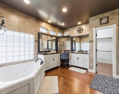 11823 Canyon Mills Drive - Photo Thumbnail 16