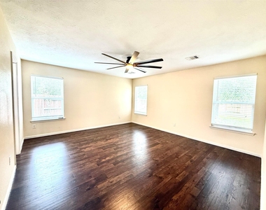 15906 Arapaho Bend Lane - Photo Thumbnail 9
