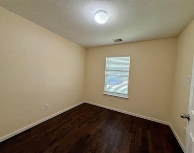 15906 Arapaho Bend Lane - Photo Thumbnail 3