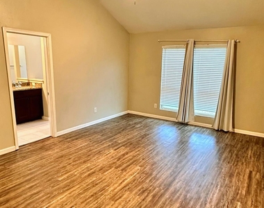 22707 Bridgewater Drive - Photo Thumbnail 5