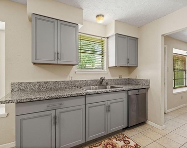 9718 Shady Tree Lane - Photo Thumbnail 6