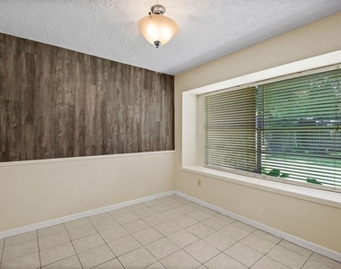 9718 Shady Tree Lane - Photo Thumbnail 10