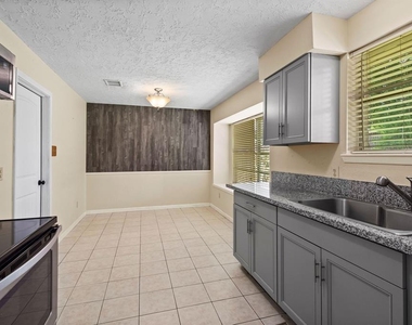 9718 Shady Tree Lane - Photo Thumbnail 8