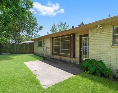 9718 Shady Tree Lane - Photo Thumbnail 25
