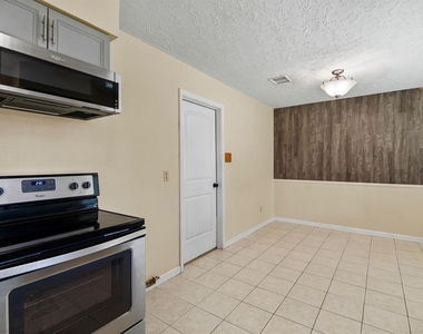 9718 Shady Tree Lane - Photo Thumbnail 9
