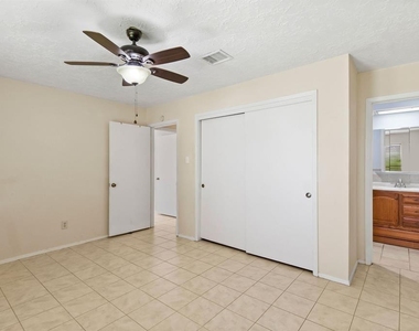 9718 Shady Tree Lane - Photo Thumbnail 13