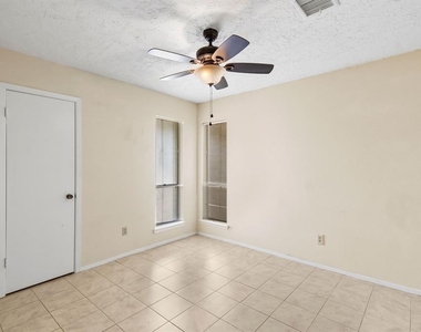 9718 Shady Tree Lane - Photo Thumbnail 18