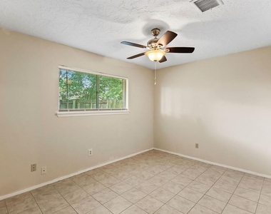 9718 Shady Tree Lane - Photo Thumbnail 16