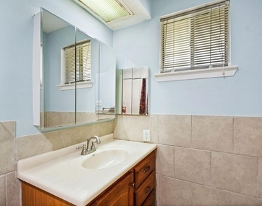9718 Shady Tree Lane - Photo Thumbnail 15