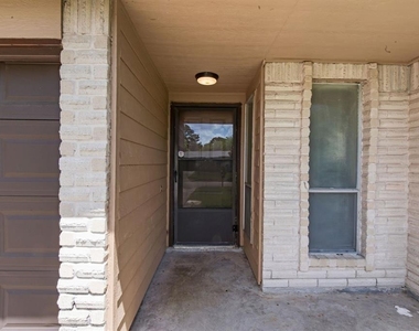 9718 Shady Tree Lane - Photo Thumbnail 1