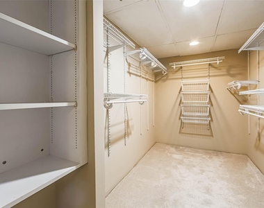 15 Greenway Plaza - Photo Thumbnail 12