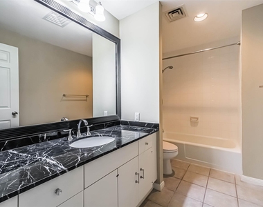 15 Greenway Plaza - Photo Thumbnail 14