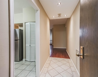 15 Greenway Plaza - Photo Thumbnail 3