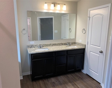 994 Arbor Crossing - Photo Thumbnail 6