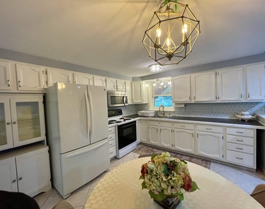 146 Elm - Photo Thumbnail 5
