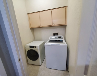 1818 Augusta Drive - Photo Thumbnail 13