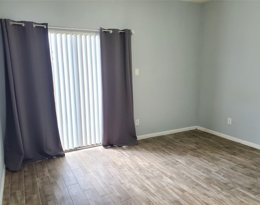 1818 Augusta Drive - Photo Thumbnail 10