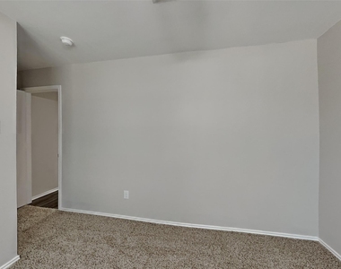 1806 Usher Court - Photo Thumbnail 14