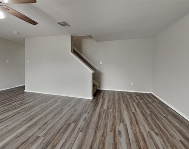 1806 Usher Court - Photo Thumbnail 4