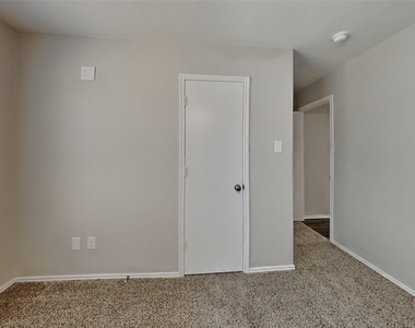 1806 Usher Court - Photo Thumbnail 13