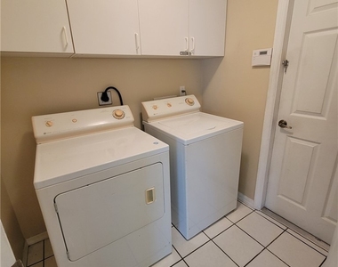 311 Inman Street - Photo Thumbnail 8