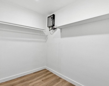 6718 Deer Ridge Lane - Photo Thumbnail 13