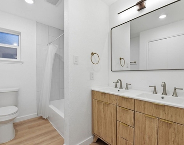 6718 Deer Ridge Lane - Photo Thumbnail 18