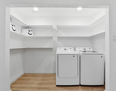 6718 Deer Ridge Lane - Photo Thumbnail 7