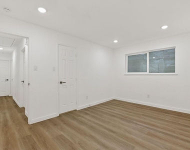 6718 Deer Ridge Lane - Photo Thumbnail 11