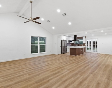 6718 Deer Ridge Lane - Photo Thumbnail 4