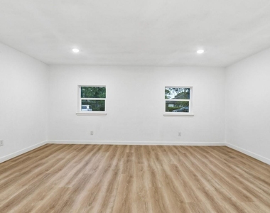 6718 Deer Ridge Lane - Photo Thumbnail 9