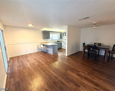 1406 Park Shore Circle - Photo Thumbnail 3