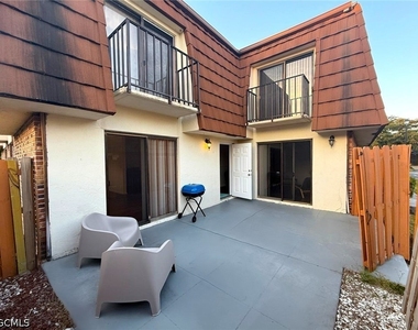 1406 Park Shore Circle - Photo Thumbnail 18
